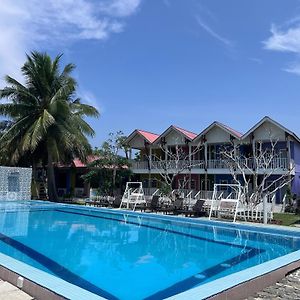 Capital O 91017 Tuba Beach Resort @ Pulau Tuba